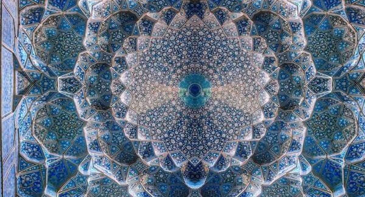 عکس/ فیروزه‌ای به رنگ مقرنس‌های اصفهان