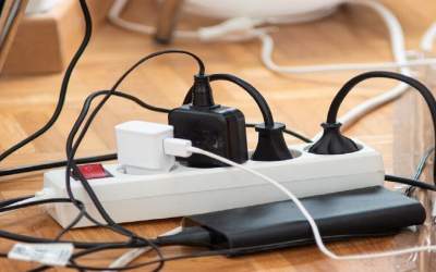 عواقب وصل ماندن شارژر به برق چیست؟