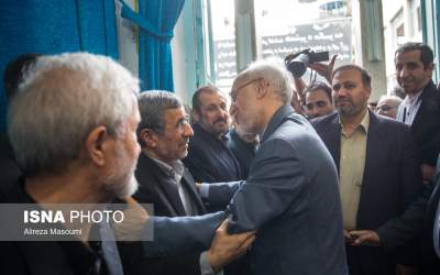 عکس/ تسلیت معاون روحانی به احمدی نژاد