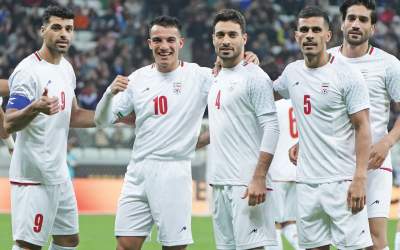 آقای قلعه‌نویی ایستاده بمیر و استعفا بده