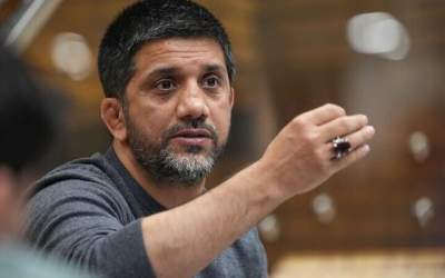 دبیر: باید یقه کسانی را که کار نمی کنند بگیریم