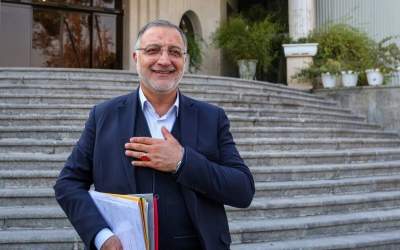 زاکانی: دولتی‌ها می‌پرسند تو که اینقدر به ما کمک می‌کنی چرا در انتخابات آن کارها را کردی؟!/ من هم می‌گویم دوباره انتخابات شود من همان هستم تا کار دست شما نیفتد اما الان باید بار مردم را برداشت  <img src="https://cdn.jahannews.com/images/video_icon.png" width="16" height="16" border="0" align="top">