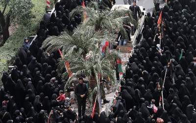 پیکرهای مطهر ۱۰۰ شهید گمنام در تهران تشییع شد