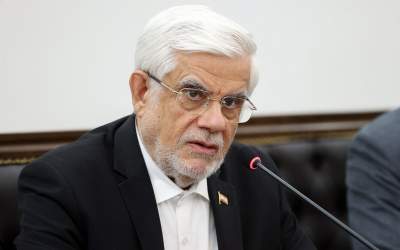 عارف: مدیر مخالف نمی‌تواند در دولت باقی بماند