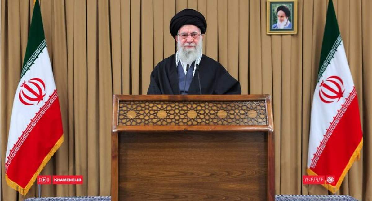 رهبرانقلاب: دولت آمریکا قطعاً شایسته ارتباط با ایران نیست/ در جنگ ۱۲ روزه، با همه تجهیزات مدرن خود شرارت کردند، کتک خوردند و دست خالی برگشتند/ مثل دوران جنگ کنار هم باشیم/ همه از رئیس جمهور محترم و دولت خدمت‌گزار حمایت کنند