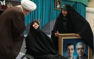 عکس/ از دامن زن مرد به معراج رود