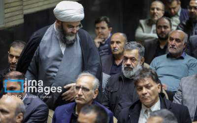 عکس/ مداح مشهور در مراسم ختم خانواده سقاب اصفهانی