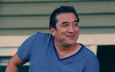 به خداد عزیزی آنتن ندهید