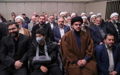 سقاب‌اصفهانی و پسرش در دیدار با رهبر انقلاب