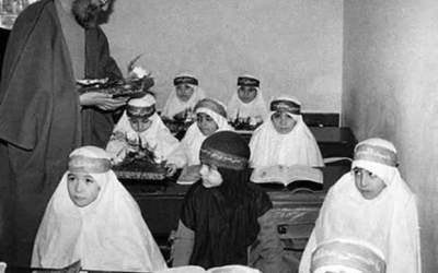 بازدید آیت‌الله خامنه‌ای از مدرسه دخترانه