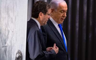 رسانه عبری: اسرائیل بر لبه پرتگاه فروپاشی در حال رقصیدن است