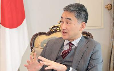 سفیر ژاپن در ایران: وقتی آمدم انتظار داشتم ایران فضایی بسیار سنتی و سرکوب‌شده داشته باشد؛ اما پس از چند دقیقه رانندگی در تهران تجربه‌ام کاملاً برعکس بود/ از تهران و اصفهان شگفت‌زده شدم/ شباهت‌های فرهنگی ما زیاد است/ کشک بادمجان فوق‌العاده است