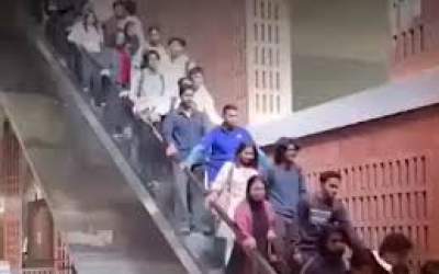 حادثه عجیب روی پله‌برقی در دانشگاه بنگلادش  <img src="https://cdn.jahannews.com/images/video_icon.png" width="16" height="16" border="0" align="top">