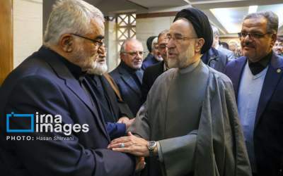 عکس/ تسلیت خاتمی به علاءالدین بروجردی