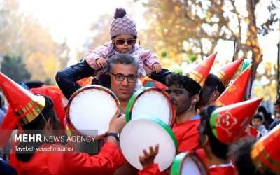 عکس/ محاصره در بین حاجی فیروزها