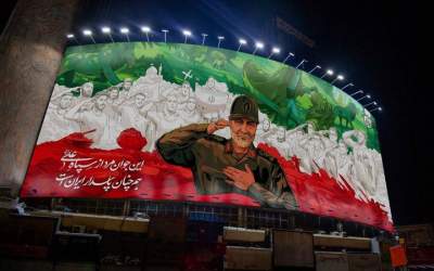 عکس/ «ایران‌مرد» روی دیوارنگاره میدان انقلاب