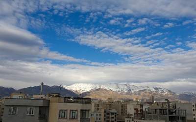 آسمان تهران همچنان آبی است