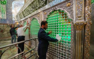 غبارروبی ضریح مطهر علوی در آستانهٔ میلاد امیرالمؤمنین (ع)  <img src="https://cdn.jahannews.com/images/picture_icon.png" width="11" height="10" border="0" align="top">