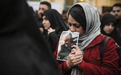 وقتی حاج قاسم در دفاع از دختر بی‌حجاب، پاسبان را کتک زد!