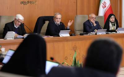 درخواست نمایندگان مجلس از دولت: مردم نیازمند توضیحات دقیق هستند نه حرف‌های پراکنده و غیرکارشناسی/ دولت با زبان شفاف با بازاریان و معترضان سخن بگوید؛ ابهامات و نگرانی مردم باید رفع شود