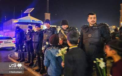 فرزندان ایران برای پلیس گُل آوردند  <img src="https://cdn.jahannews.com/images/picture_icon.png" width="11" height="10" border="0" align="top">