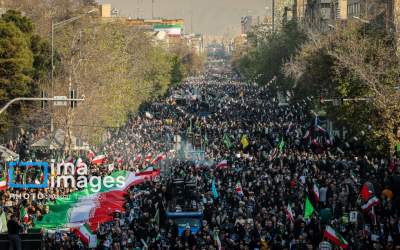 حاشیه نگاری خبرنگار جهان نیوز از ۲۲ دی تاریخی مردم تهران/ یک طرف پرچم ایران بود و یک طرف نوشته بود «یالثارات الحسین»