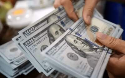 کاهش دلار با افزایش عرضه در بازار