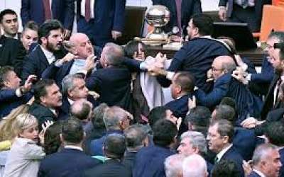 کتک‌کاری در پارلمان ترکیه را هم ببینید  <img src="https://cdn.jahannews.com/images/video_icon.png" width="11" height="10" border="0" align="top">