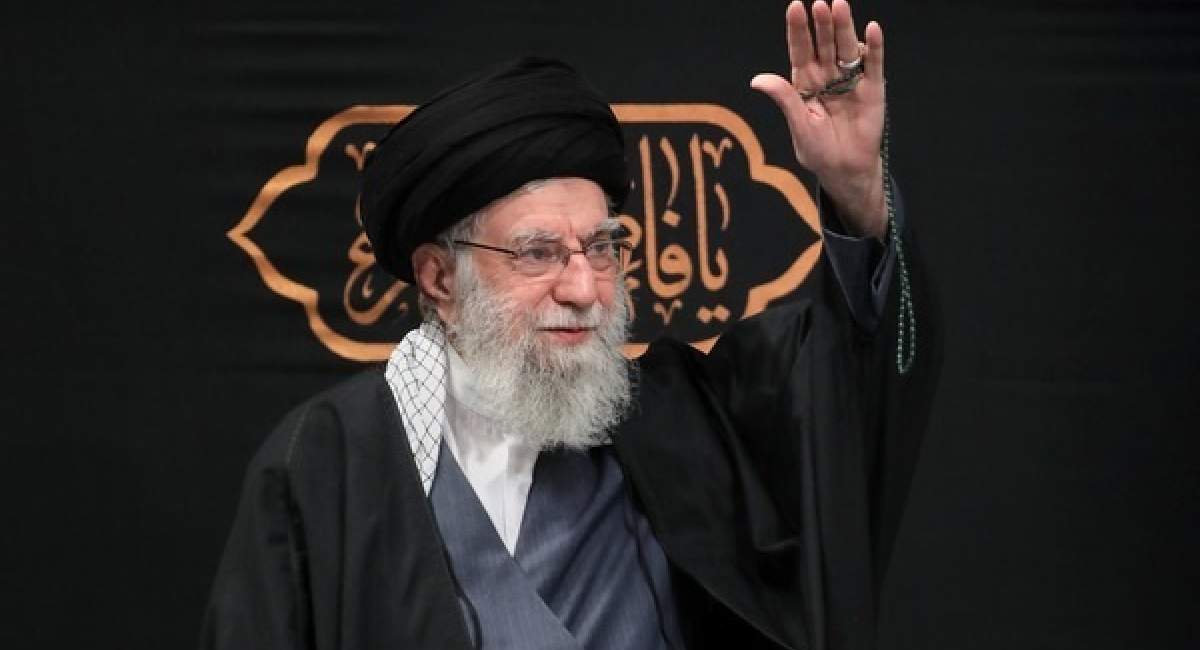 رهبر و پیشوای مسلمانان جهان، حضرت امام خامنه‌ای عزیز به شهادت رسیدند