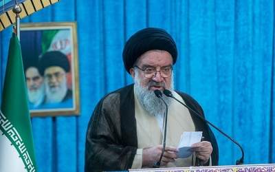 آیت الله خاتمی: انتظار مردم، مذاکره‌ای عزتمندانه و شرافتمندانه است/ از رزمندگان می‌خواهیم دستشان روی ماشه باشد