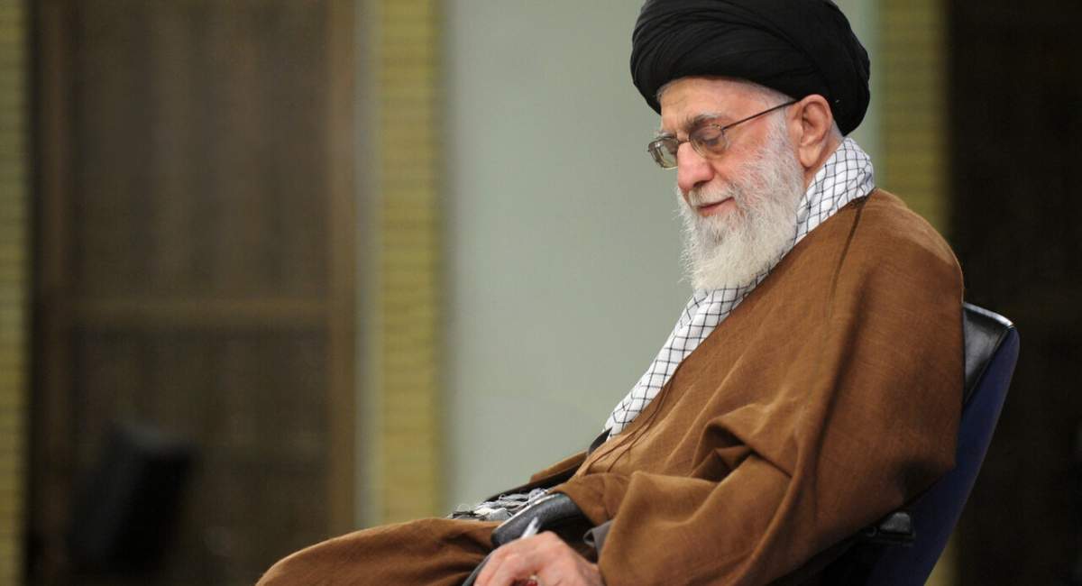 ماجرای دیدار ساده پیرزن روستایی با رهبرشهید  