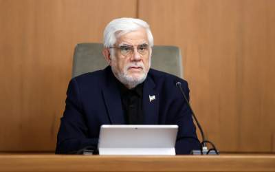 عارف: هیچ مسئولی حق اظهارنظر شخصی درباره بنزین ندارد/ اگر کسی از این دستور تخطی کند با او برخورد میشود عارف: هیچ مسئولی حق اظهارنظر شخصی درباره بنزین ندارد/ اگر کسی از این دستور تخطی کند با او برخورد میشود