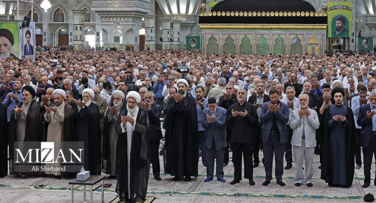 اقامه نماز جمعه تهران در مرقد مطهر امام خمینی (ره)  