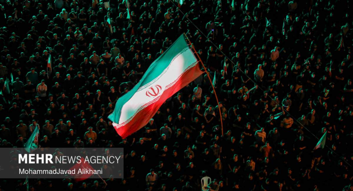 عزاداری شب اول محرم در میدان انقلاب اسلامی  