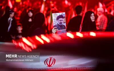 حسینیه جهان نیوز/ گلچینی از سخنرانی و نوحه‌های روز دوم محرم‌ ۱۴۴۸/ مداحی محمود کریمی برای فرماندهان شهید و ماکان نصیری/ روضه حاج علی قربانی برای امام شهید: مانند جدش تشنه شهید شد  