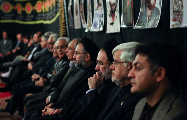 فرشید گل زاده کرمانی (نفر اول از راست) در کنار آقایان خاتمی و عارف
